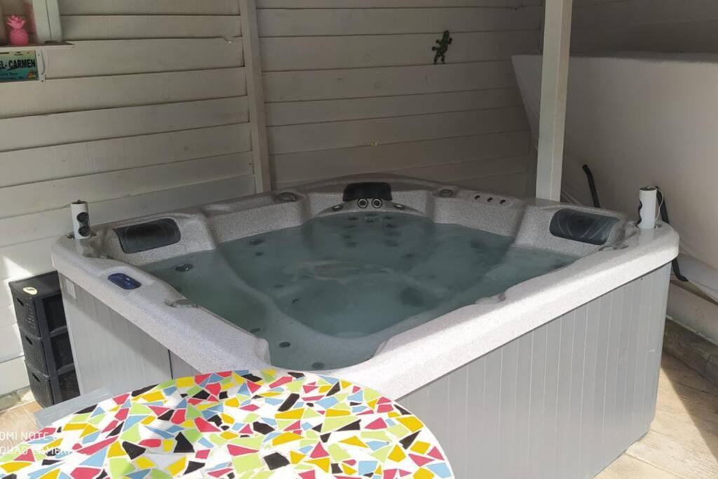 Appartement Tout Confort Au Calme Avec Jacuzzi Mouguerre エクステリア 写真
