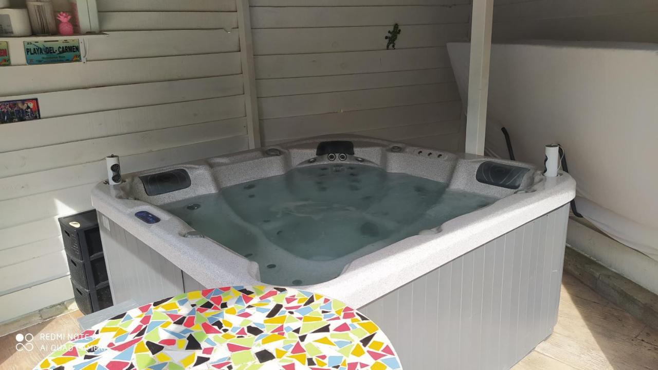 Appartement Tout Confort Au Calme Avec Jacuzzi Mouguerre エクステリア 写真